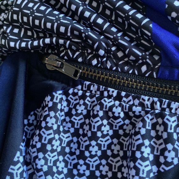 EUC tunic, ruched sides, longer length, front zip, abstract pattern, flattering - Picture 14 of 15